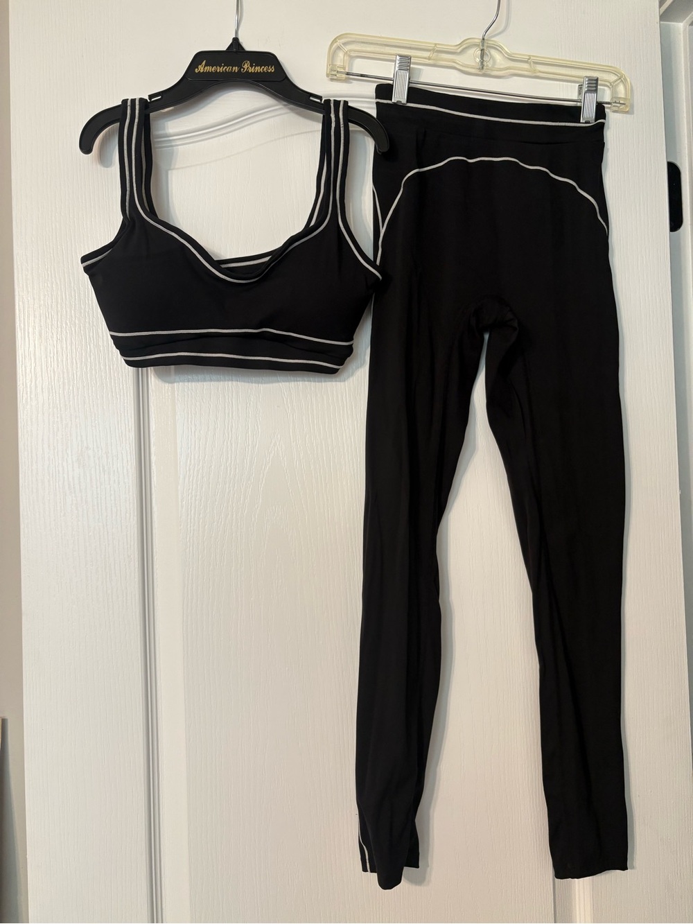 Black Sports Bra with Contrast Trim - Women's Active Crop